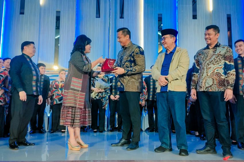 Bobby Nasution Apresiasi Konser Paduan Suara The Philippine Madrigal Singers
