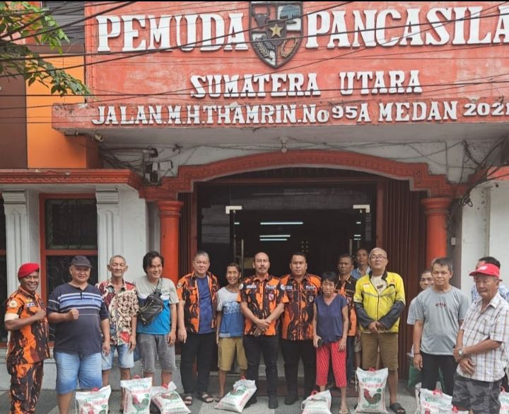 Rayakan Imlek, MPW PP Sumut Bagikan Ratusan Paket Sembako ke Warga Prasejahtera Keturunan Tionghoa