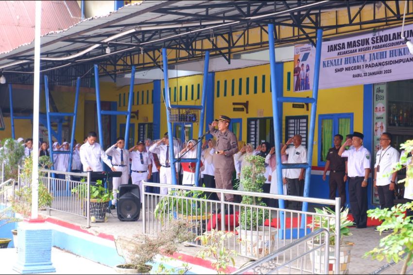 Kejari Padangsidimpuan Gelar Penyuluhan Hukum Di SMPN 1,Lambok MJ Sidabutar ingatkan Siswa dalam Ber-medsos