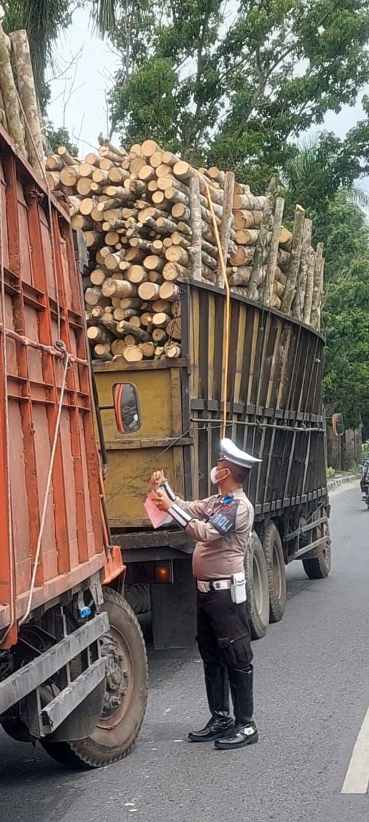 Ops Keselamatan Toba 2025, Satlantas Polresta Deli Serdang Jaring Kendaraan Over Dimensi dan Over Loading