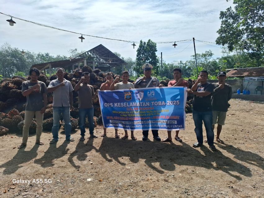 Sosialisasi Keselamatan bagi Pengendara Truk dalam Operasi Keselamatan Toba 2025,Kasat Lantas AKP Tongan Siregar : Berhati-hati Dalam Mengemudi