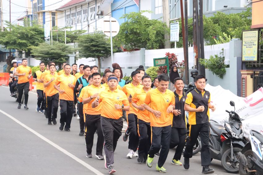 Semangat Kebersamaan! AKBP Dr Wira Prayatna Pimpin Lari Pagi 10K Bersama Personel Polres Padangsidimpuan