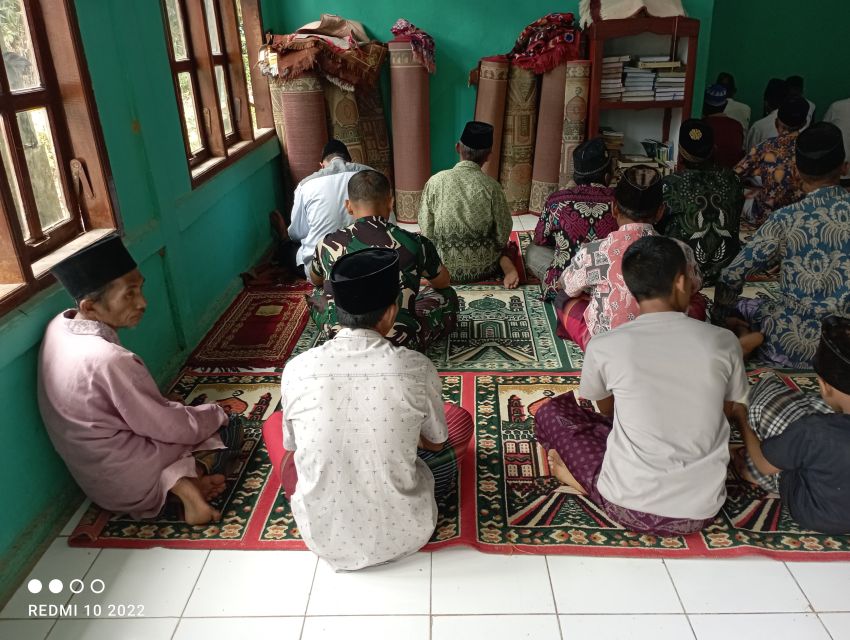 Satgas TMMD ke-123 Tingkatkan Kebersamaan dengan Warga, Gelar Sholat Jumat Berjama'ah di Masjid Al-Hidayatul Muttaqin