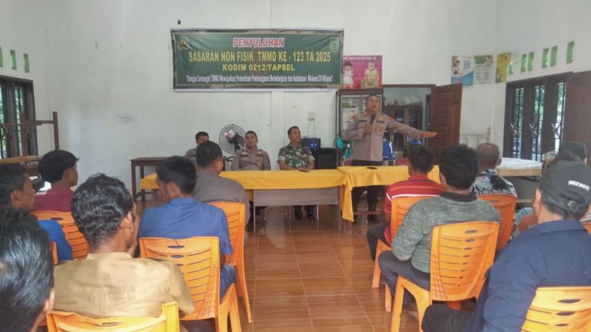 Penyuluhan Hukum dan Kamtibmas oleh Satgas TMMD ke-123 Kodim 0212/Tapsel di Desa Simanuldang Palas