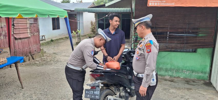 Satlantas Polresta Deli Serdang Ingatkan Bahayanya Berkendara Sambil Main Handphone