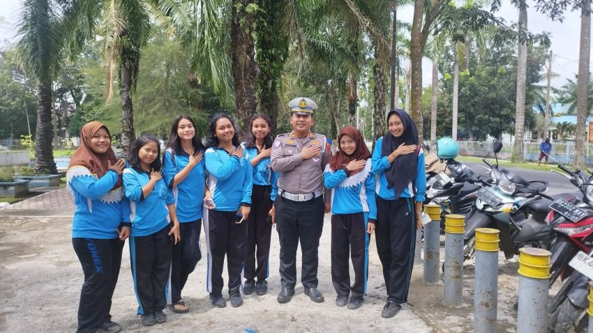 Beri Edukasi Ops Keselamatan Toba 2025, Kasat Lantas Polresta Deliserdang Datangi Sekolah hingga Terminal