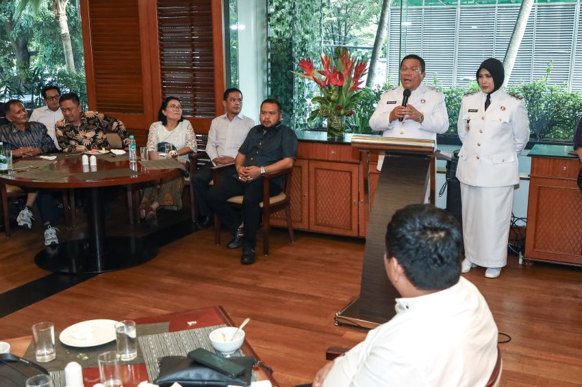 Wali Kota Pematangsiantar Wesly Silalahi SH MKn dan Wakil Wali Kota Herlina menghadiri acara Temu Ramah Bersama DPRD dan pimpinan OPD Pemko
