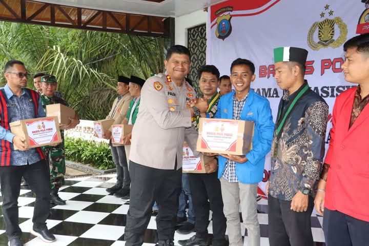 Sambut Ramadhan 1446 H, AKBP Arie Paloh Pimpin Baksos Polri Presisi Bersama Organisasi Kepemudaan Madina
