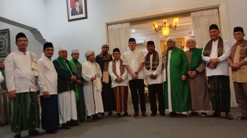 Pengasuh Majlis Sholawat Ahlul Kirom Mengucapkan Selamat dan Sukses atas Dilantiknya Dr. Maruli Siahaan sebagai Anggota DPR RI Periode 2024-2029 dari