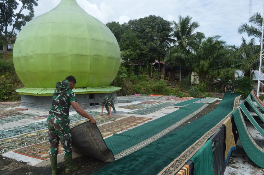 Pembersihan Masjid Al-Mukminul Hidayah Palas, Langkah Positif TMMD ke 123 Kodim 0212/Tapsel dalam Keharmonisan Sosial dan Keagamaan