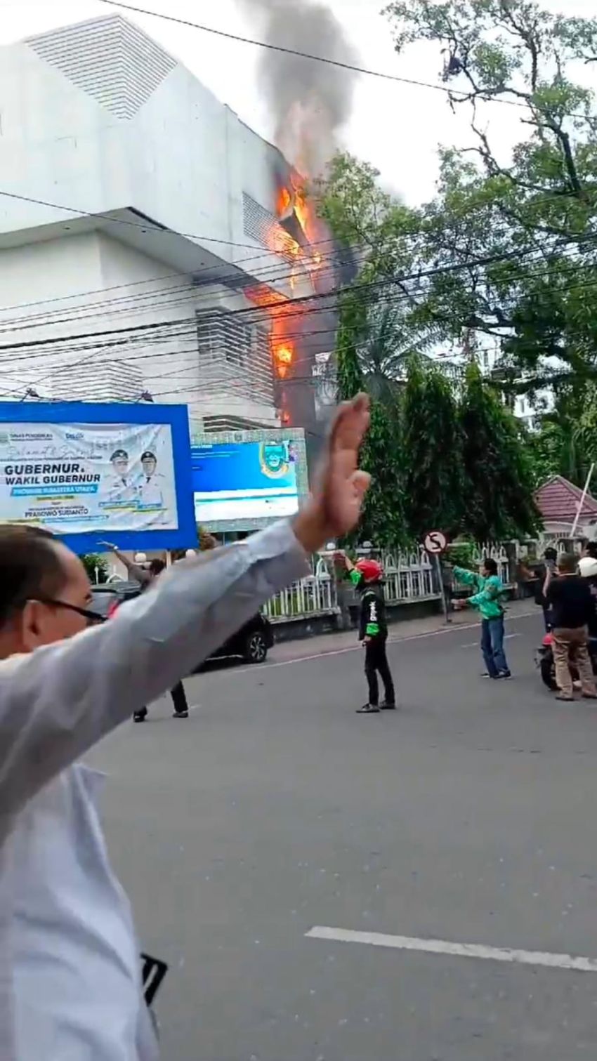 Gedung Dinas Pendidikan Sumut Terbakar, Pegawai Panik Berhamburan