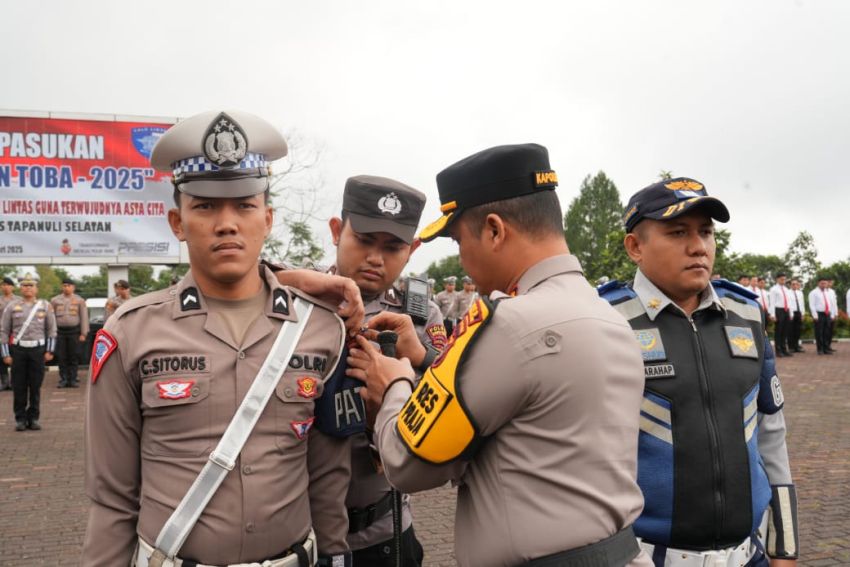 Polres Tapsel Gelar Apel Pasukan Operasi Kepolisian "Keselamatan Toba - 2025" untuk Mewujudkan Tertib Berlalu Lintas