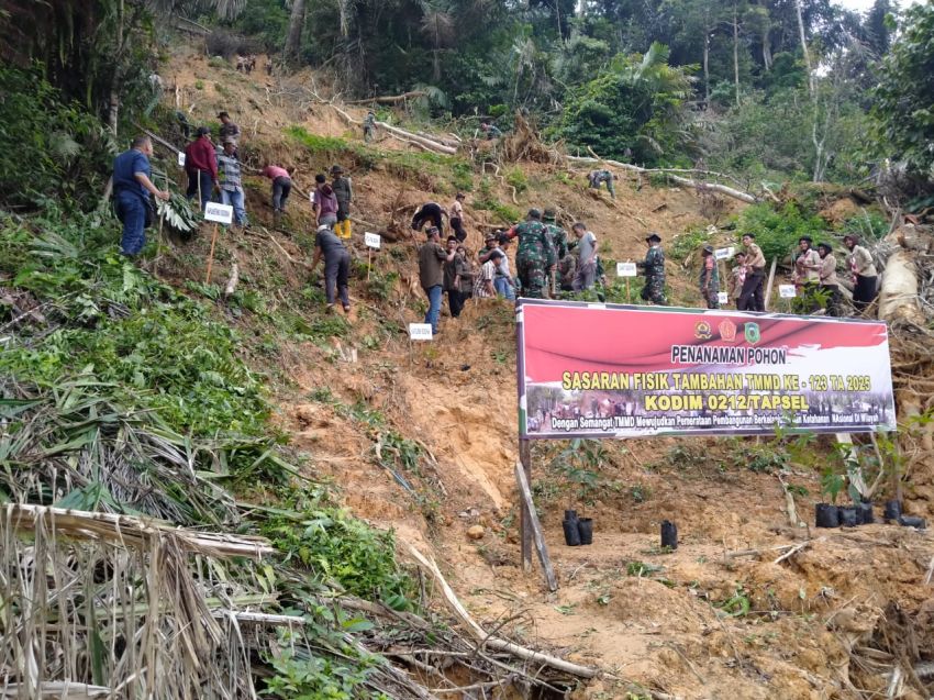 Penghijauan sebagai Bagian Program TMMD ke-123 Kodim 0212/Tapsel di Desa Simartolu Palas