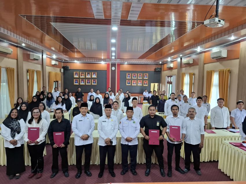 Kakanwil Serahkan Surat Keputusan (SK) Kepada 62 Orang PPNPN