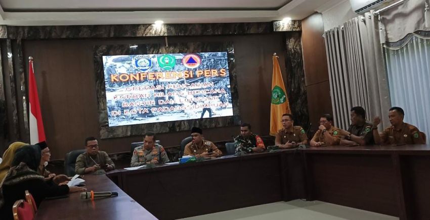 Pemkot Padangsidimpuan Gelar Konfrensi Pers Hasil Temuan Mayat Pasca Banjir,"Salah Bawa Keluarga Korban", Wawakot Pahlevi : Akan dijadwal Ulang Kembal