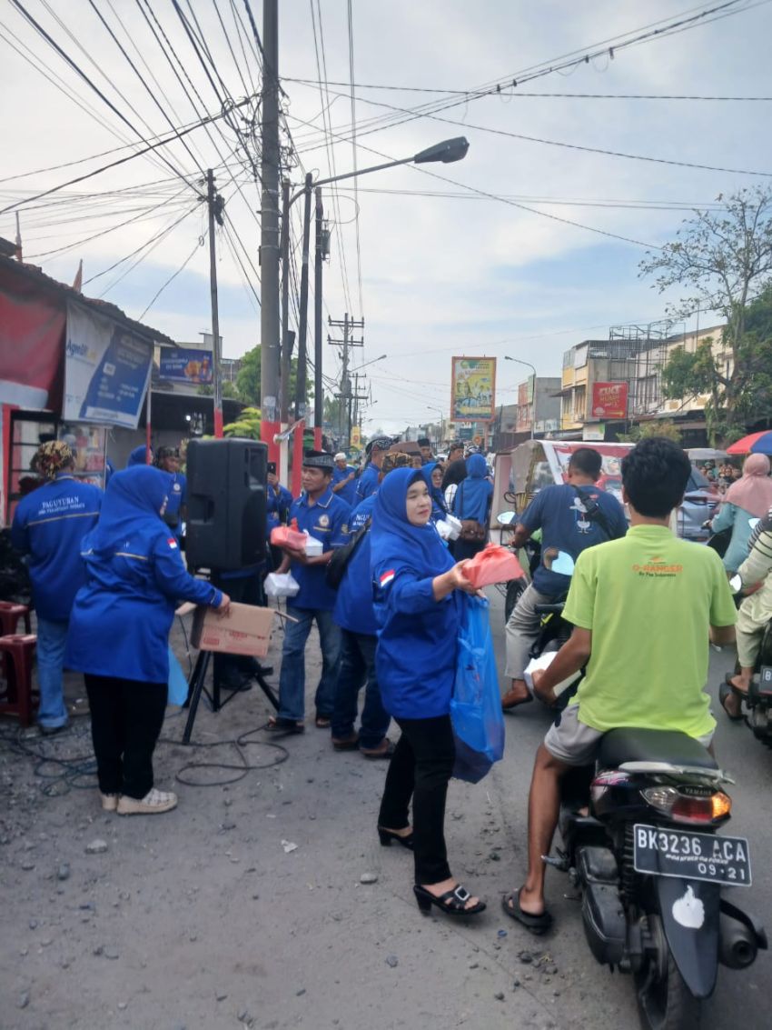 DPW JPB Sumut Bagikan 500 Bungkus Takjil Ramadhan 1446 H di Medan
