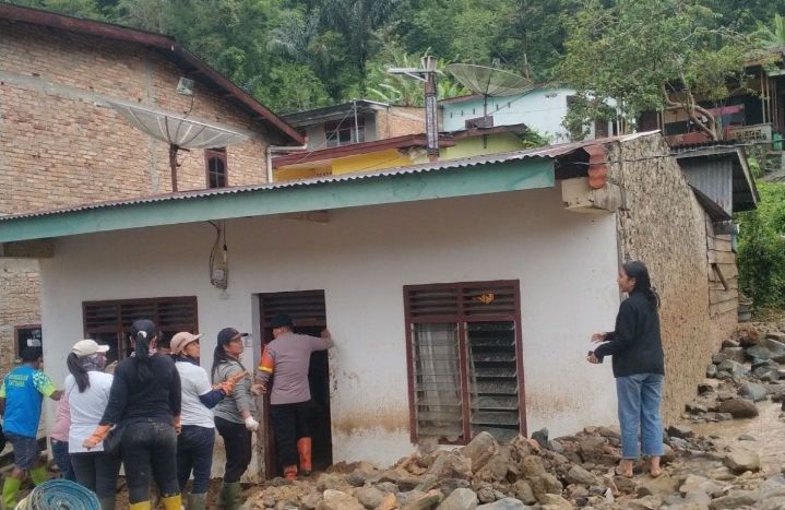 PLN UID Sumatera Utara Pastikan Kelistrikan Aman Pasca-Banjir di Parapat, Simalungun