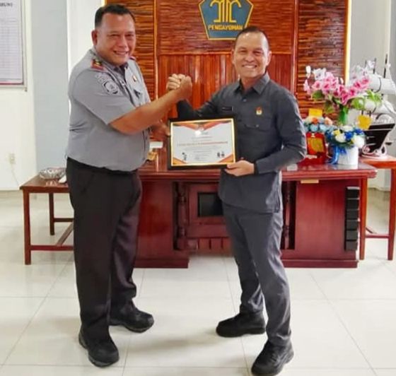 Lapas Padangsidimpuan Terima Piagam Penghargaan dari KPU Kota Padangsidimpuan,Mathrios Zulhidayat Hutasoit Ucapkan Terimakasih
