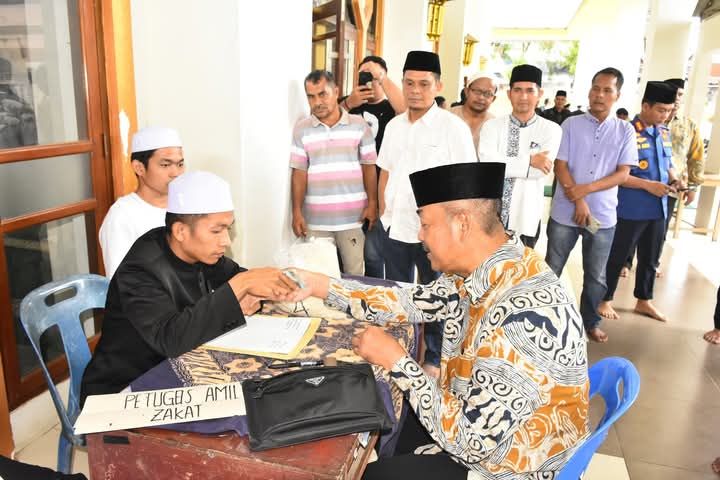 Bupati Saipullah Nasution Imbau Masyarakat Madina Salurkan ZIS melalui Baznas
