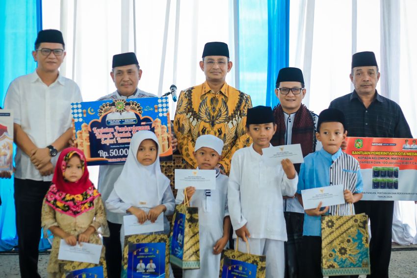 Santuni Anak Yatim dan Serahkan Bantuan, Pemko Medan Safari Ramadan di Mesjid Nurul Hasanah Medan Baru