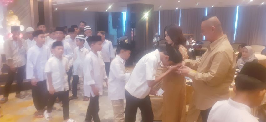 Ungkapkan Rasa Syukur, Dede Hardade dan Istri Santuni Puluhan Anak Yatim Piatu dan Buka Puasa Bersama