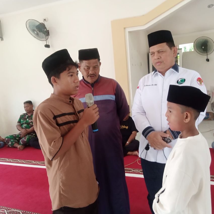 Pejuang Dhuafa Saksikan Kedua Saudara Anak Yatim Piatu Mendo'akan Ayah dan Ibunya Yang Sudah Wafat