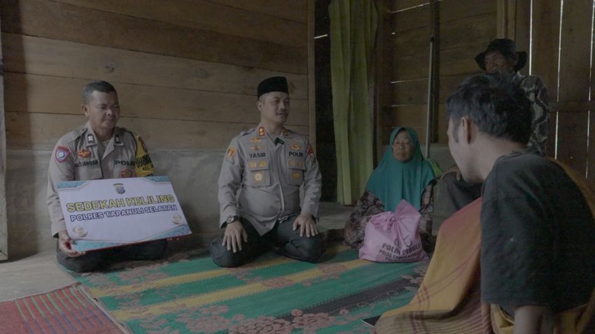 AKBP Yasir Ahmadi Gelar Sedekah Keliling, Bantu Warga Kurang Mampu di Angkola Timur Tapsel