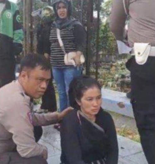 IRT Hendak Lompat dari Fly Over Diselamatkan Polantas