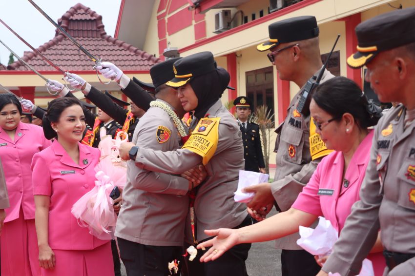 Polresta Deli Serdang Gelar Upacara Farewell Parade Serah Terima Jabatan Kapolresta Deli Serdang