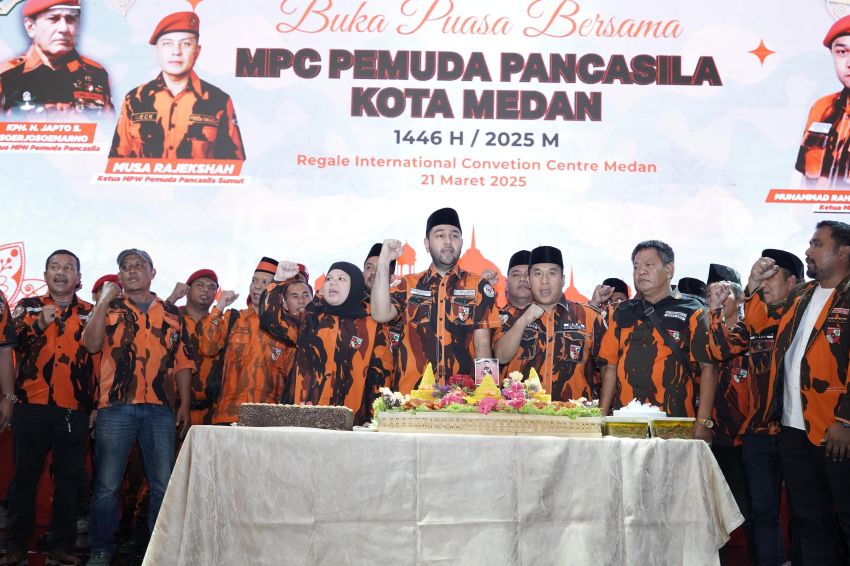 Ketua MPC PP Kota Medan Berikan 15 Ton Beras dan THR Untuk Kader PP Kota Medan