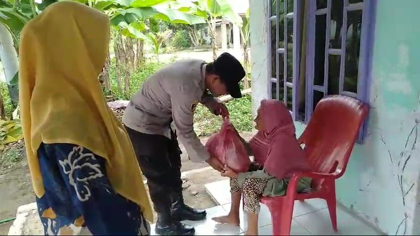 Polsek Jajaran Polresta Deli Serdang laksanakan Baksos kepada Warga di Bulan Suci Ramadhan