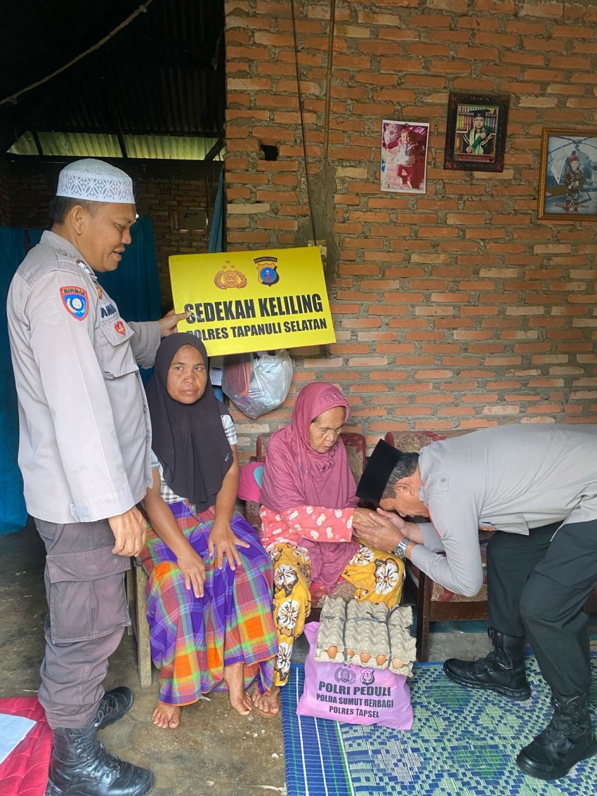 Program Sedekah Keliling Kapolres AKBP Yasir Ahmadi, Bagikan Sembako untuk Warga Kurang Mampu di Pargarutan Tapsel