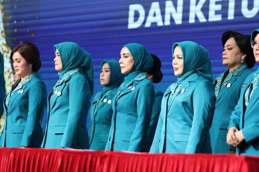 Ketua TP PKK Provsu Lantik Ny. Murni Gus Irawan Sebagai Ketua TP PKK Tapsel Periode 2025-2030