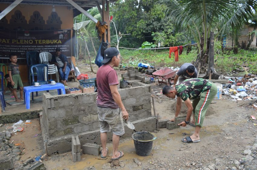 Satgas TMMD ke-123 Kodim 0212/Tapsel Bantu Warga Bangun Steling Dagangan, Wujud Nyata Bakti untuk Masyarakat Desa Pintu Padang Palas