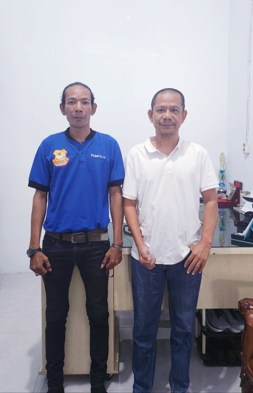 Ramadan Penuh Berkah, Ketua Pewarta Serahkan Sembako di Jumat Barokah