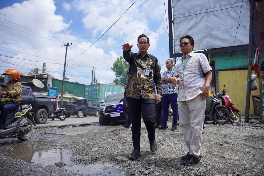 Rusak Parah, Picu Kemacetan, Rico Waas Minta Balai Besar Pelaksanaan Jalan Nasional Perbaiki Jalan Simpang KIM