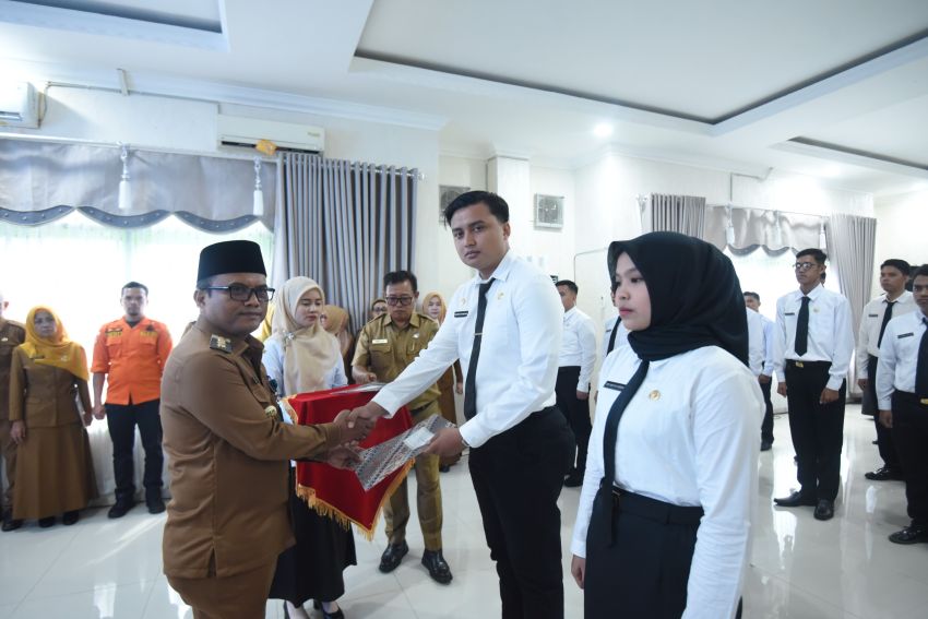 Walikota Padangsidimpuan Serahkan 43 SK CPNS 2024,Let'Da : Jadilah ASN yang Baik dan Teladan
