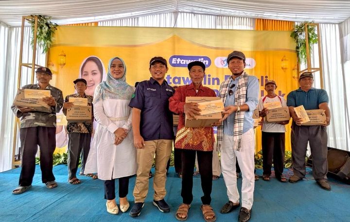 Etawalin Salurkan Donasi untuk Peternak dan Petani Lokal: Komitmen untuk Dukung Ekonomi Kerakyatan