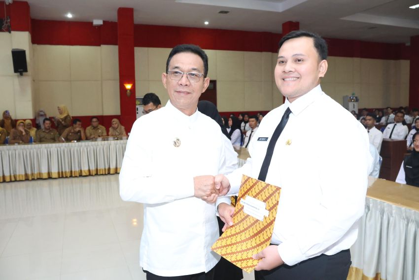 Serahkan 150 SK CPNS Tapsel, Bupati Gus Irawan : Saya Butuh Orang-Orang 'Agent Of Change'