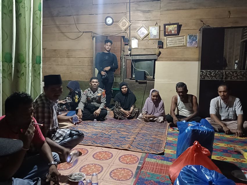 AKP Elimawan Sitorus serahkan Bantuan Korban Kebakaran di Unterudang Barteng Palas