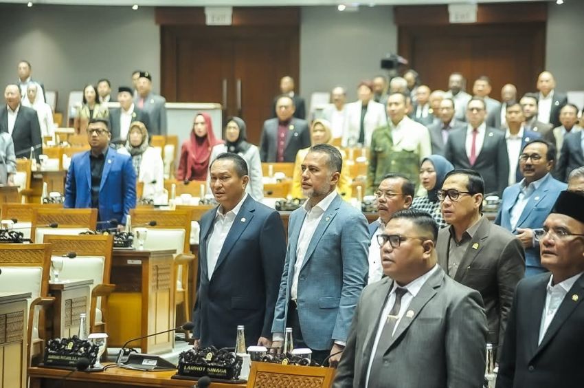 Dr. H. Musa Rajekshah Hadiri Rapat Paripurna Ke-17 DPR RI Pembukaan Masa Persidangan III