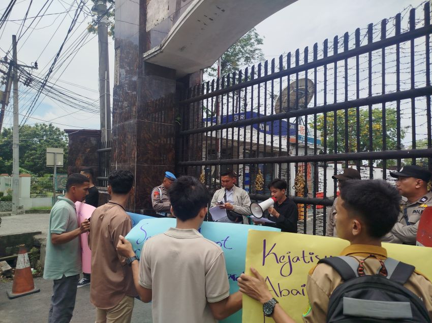Aksi Unjuk Rasa Mahasiswa Tuntut Pemeriksaan Dugaan Korupsi di Dinas Ketahanan Pangan dan Hortikultura Sumut