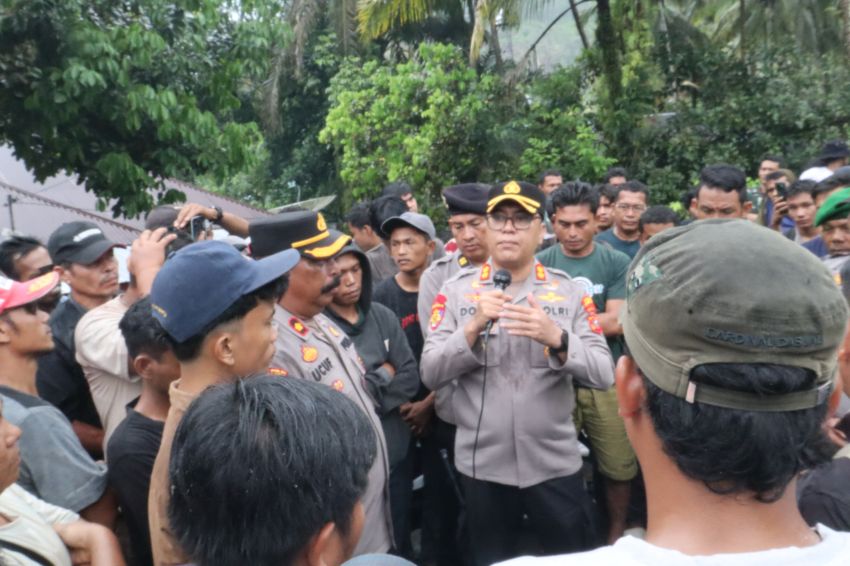 AKBP Dodik Yuliyanto Turun Langsung bersama Tim Polres Palas Amankan Aksi Unjuk Rasa Di PT TPL Kecamatan Sosopan