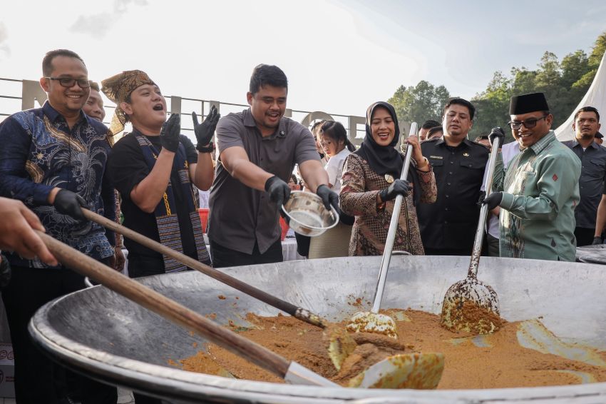 HUT ke-77 Sumut Adakan Acara Mangan Baggal dihadiri Gubernur digelar di Pantai Bebas Ruang Terbuka Publik Parapat