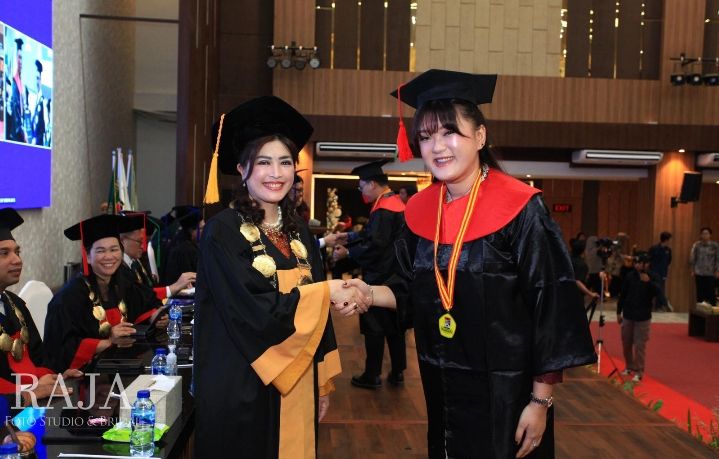 UNPRI Gelar Wisuda Periode IV 2025, LLDikti Minta Wisudawan Miliki Visi Buka Lapangan Kerja
