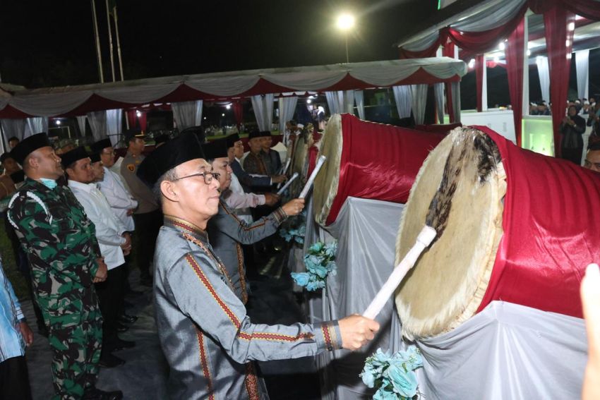 Bupati Tapsel Resmi Membuka MTQ Ke-57 di Sipagimbar