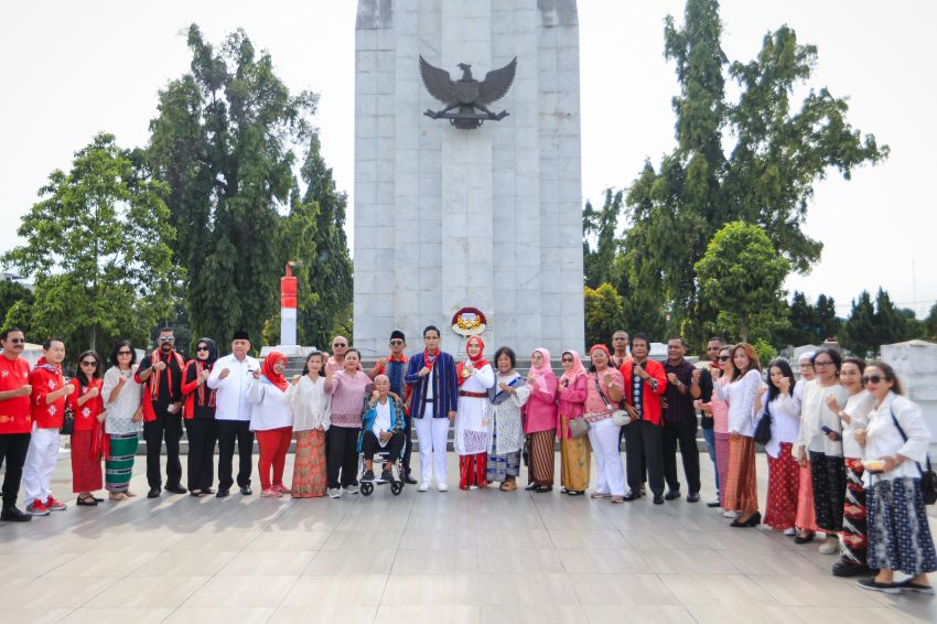 Kenakan Baju Khas Maluku, Rico Waas Pimpin Upacara Ziarah Rombongan Hari Pahlawan Nasional Kapitan Pattimura