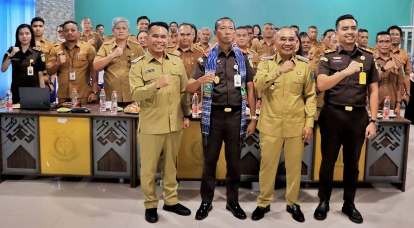 Dalam Rangka Penanganan Hukum Perdata dan Tata Usaha Negara, Bupati Simalungun dan Kajari Tantadangani Nota Kesepakatan