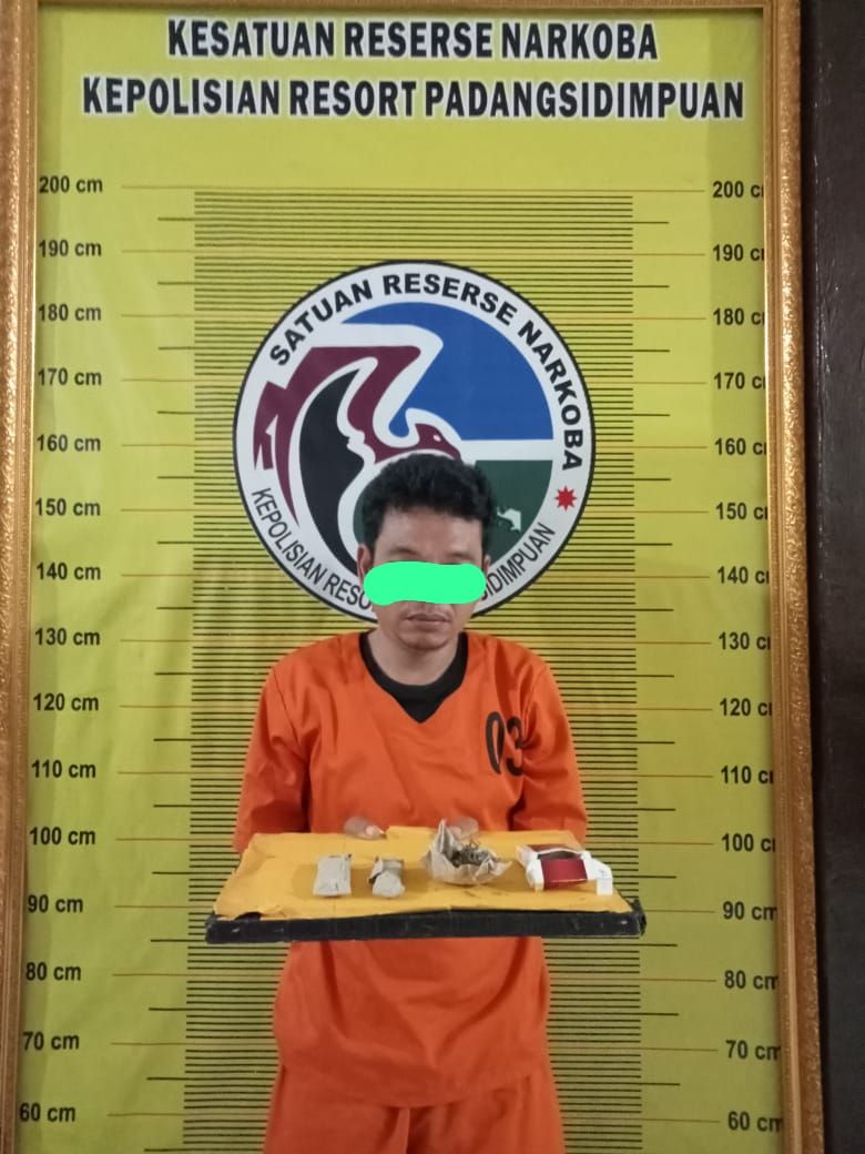 Satresnarkoba Polres Padangsidimpuan Gerebek Pengedar Ganja di Jalan ST. Moh. Arf, Shandy Boy di Amankan berikut Barbutnya