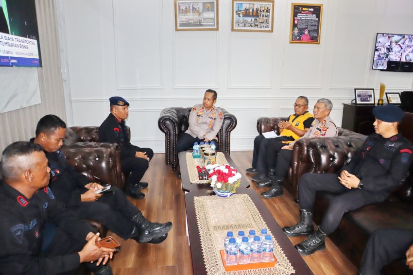 Pererat Kolaborasi,AKBP Dr Wira Prayatna Sambut KOMPOL Zaenal Danyon C Pelopor Sat Brimob Polda Sumut di Mapolres Padangsidimpuan